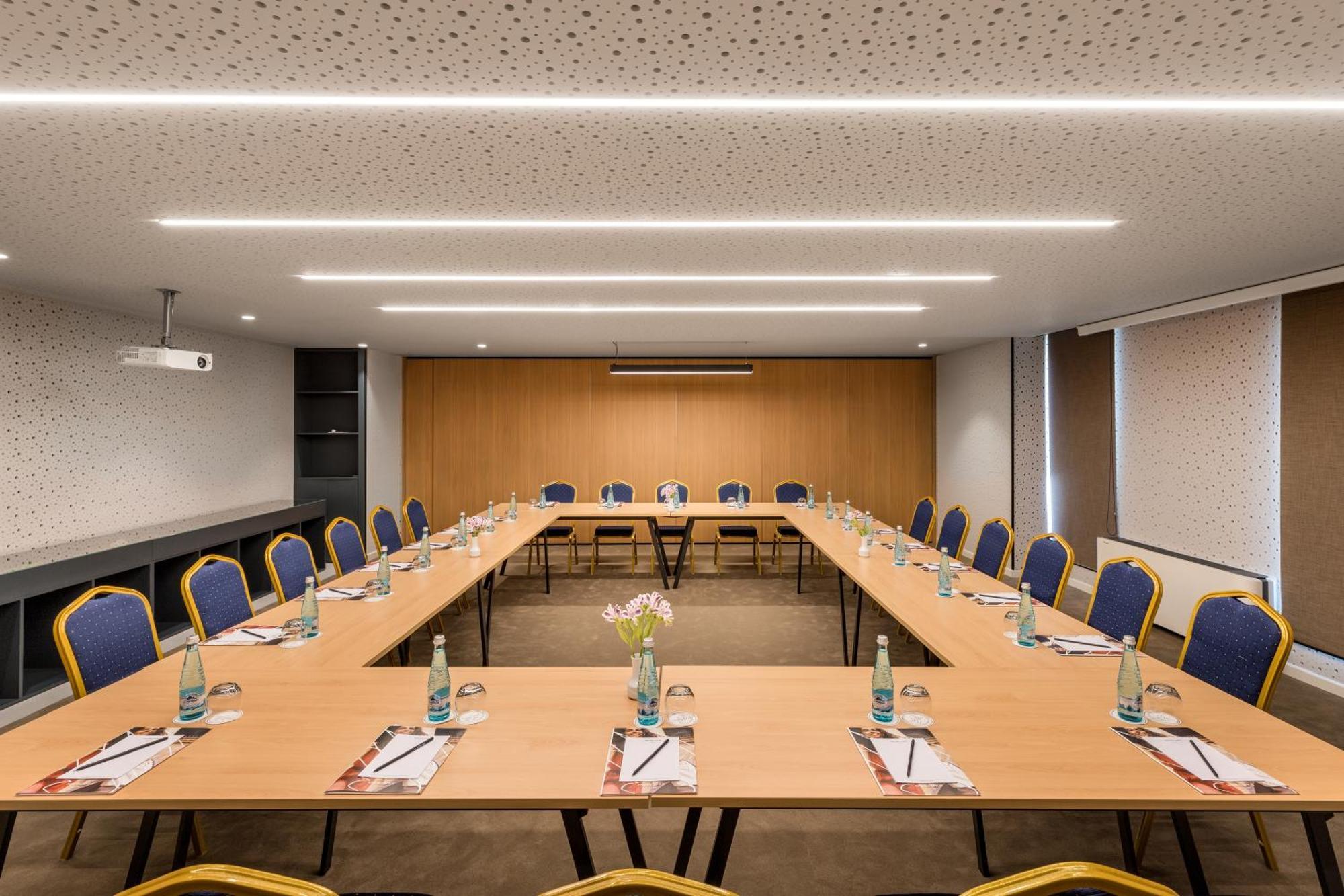 Mercure Тирана Екстериор снимка