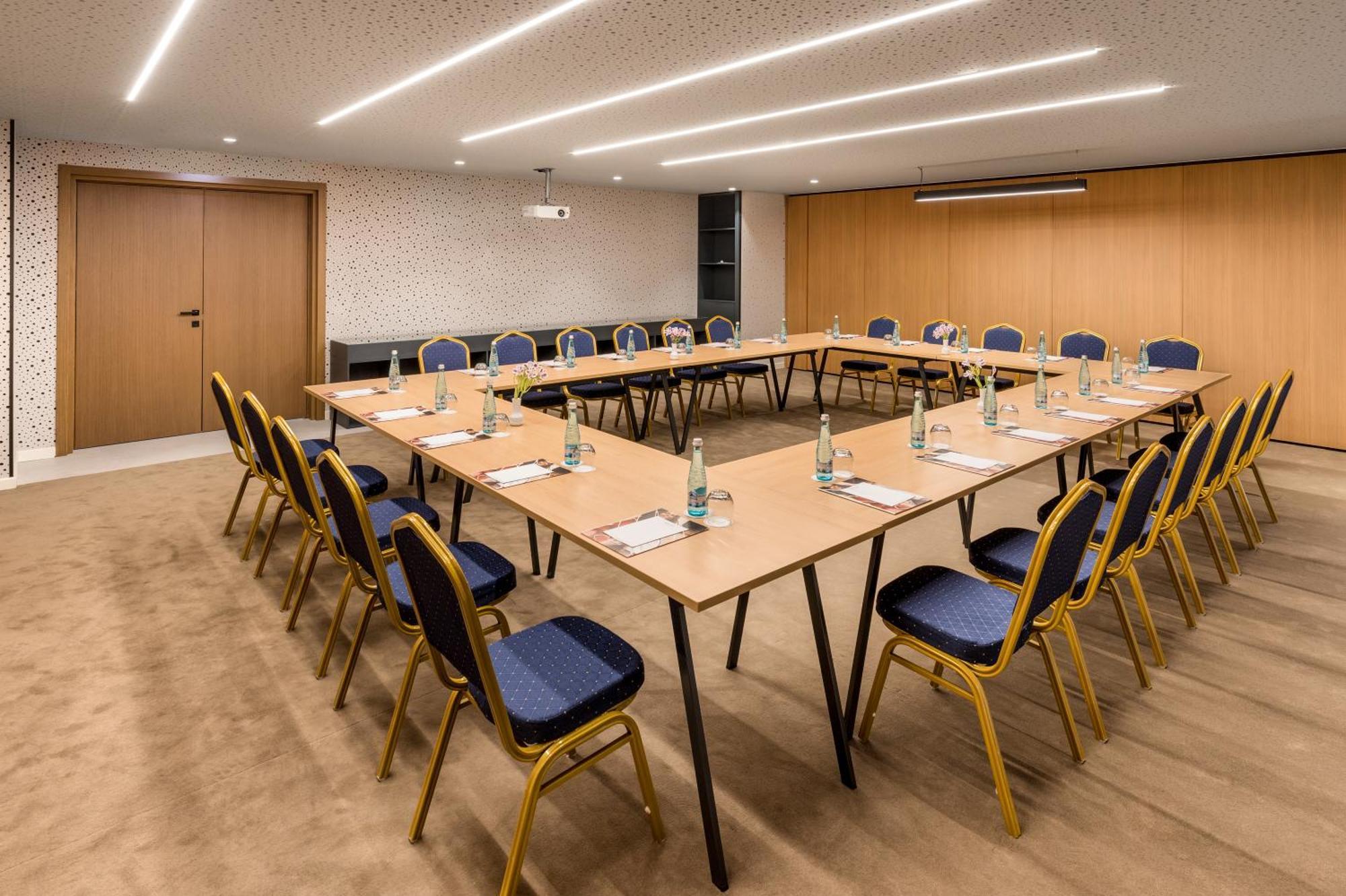 Mercure Тирана Екстериор снимка